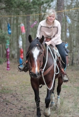 Míša s Astíkem na 2. stanovišti - průchod závěsem z pet lahví Míša s Astíkem na 2. stanovišti - průchod závěsem z pet lahví